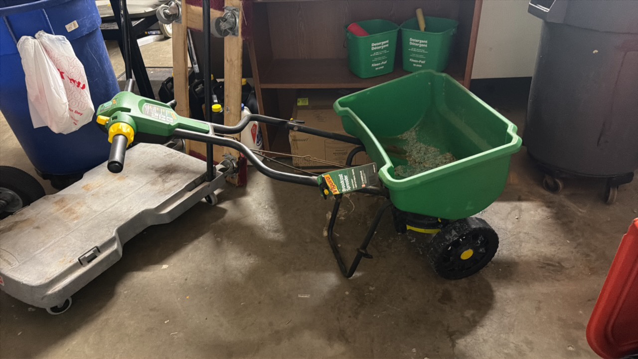 Vigoro seed spreader