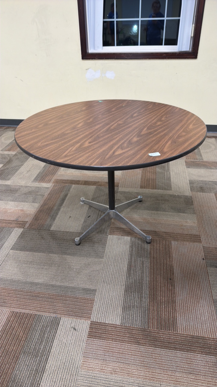 41 12 inch round table with aluminum feet