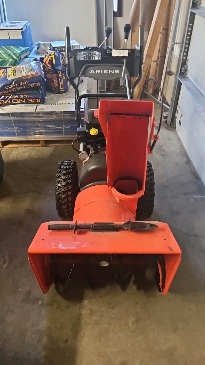 Ariens snowblower Deluxe 24