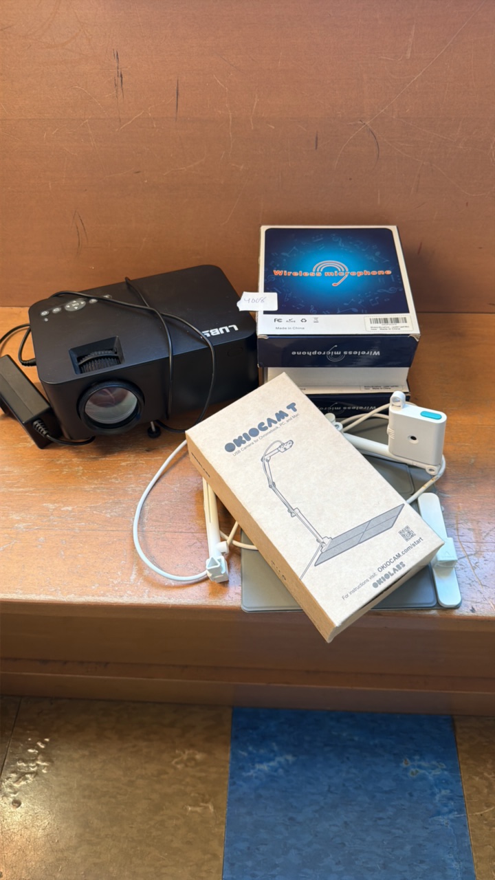 USB Camera for Chromebook, Wireless Mic and Projector (Lobby)