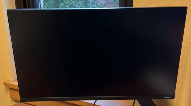 Samsung Monitor 27 inch  (office)
