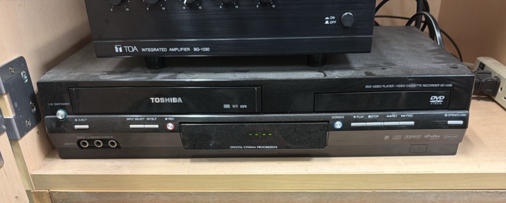 Toshiba VCR DVD player