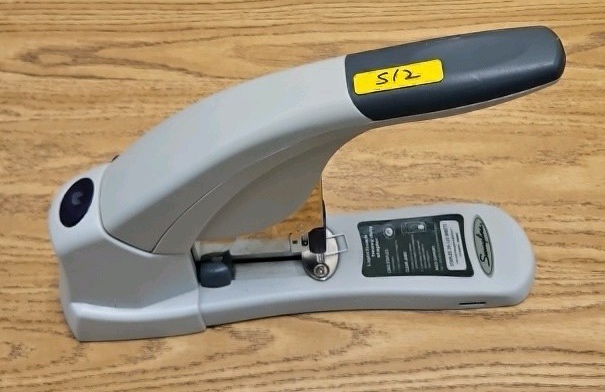 heavy duty stapler