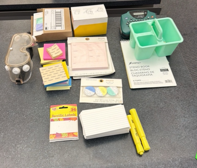 post notes, Pete, touch machine index cards round page markers