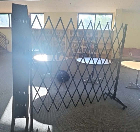 lockable double folding security gate