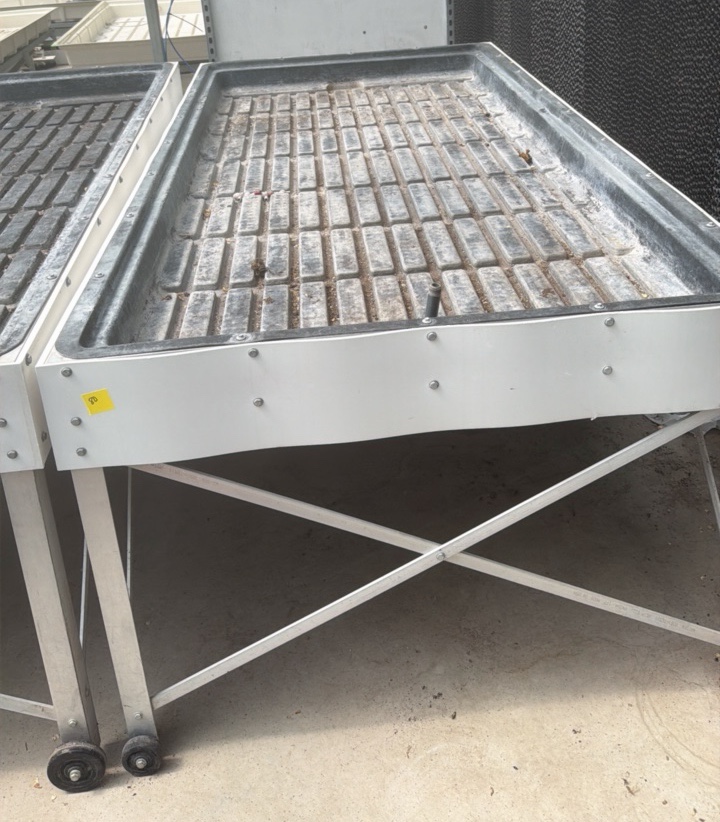 Greenhouse rolling grow benches