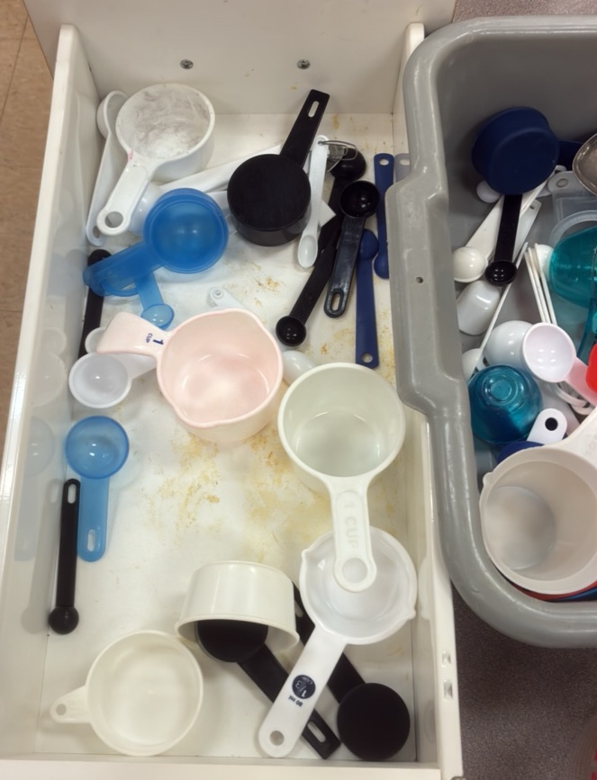 miscellaneous measuring cups