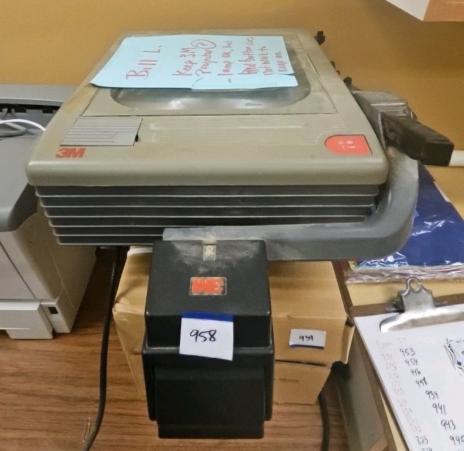 3M overhead transparency projector