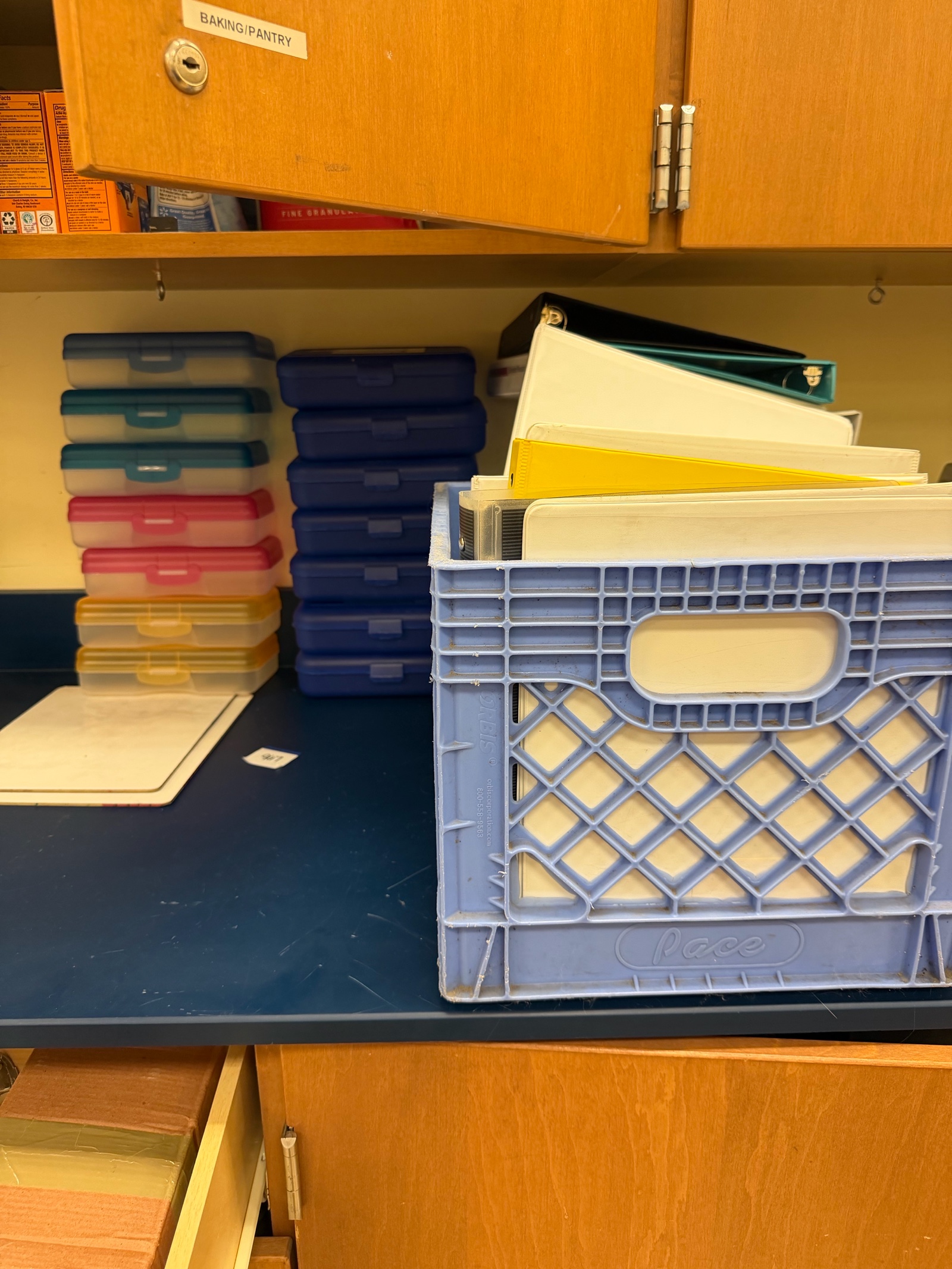 Binders and Pencil cases (R132)