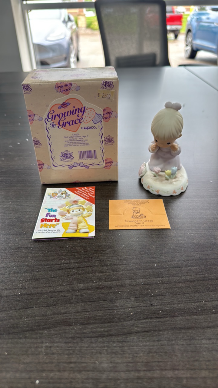 precious moments, 136220, Girl with Flowers, Age 3 figurine