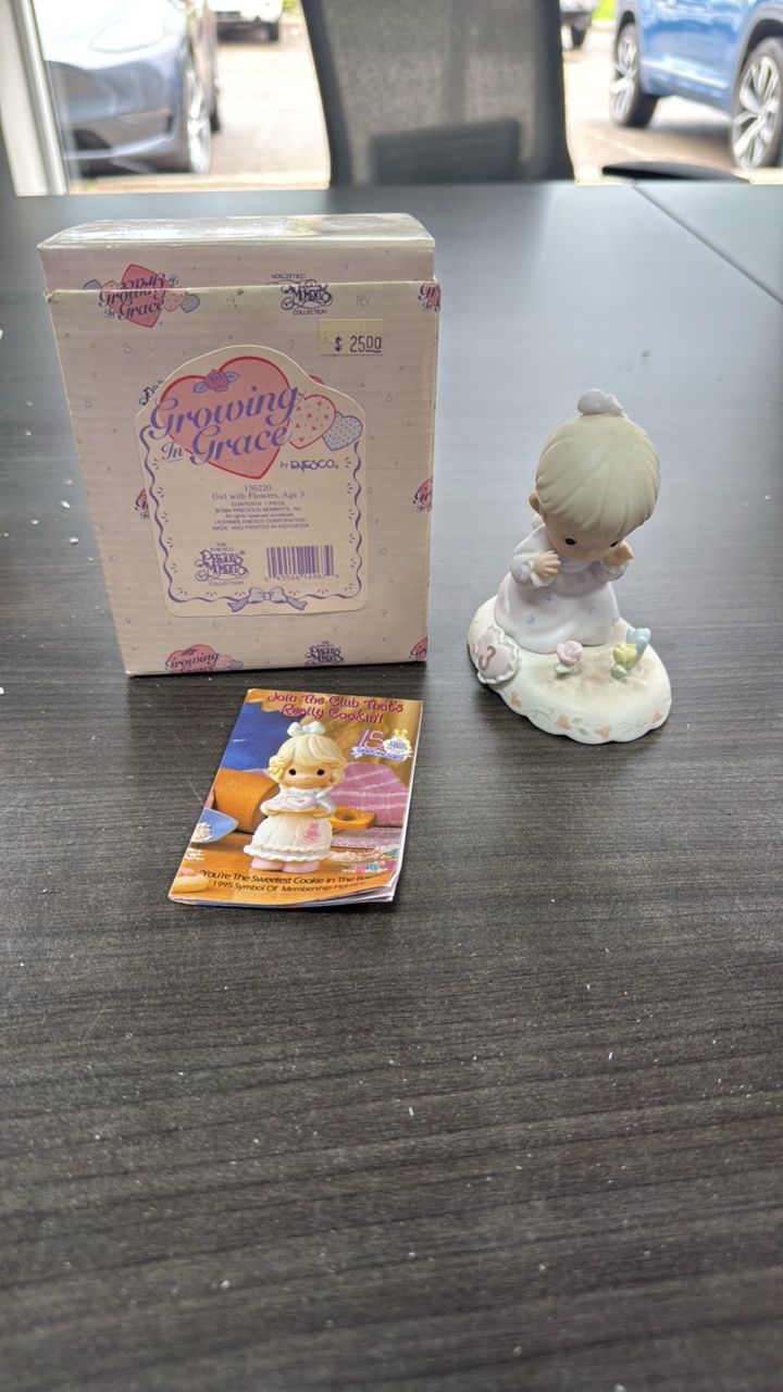 precious moments, growing in grace, 136220, Girl with Flowers, Age 3 figurine