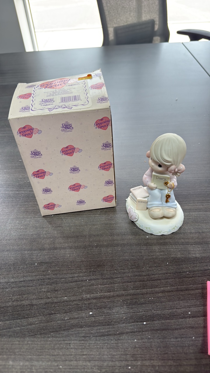 precious moments, 272655, growing in grace Age 14 figurine