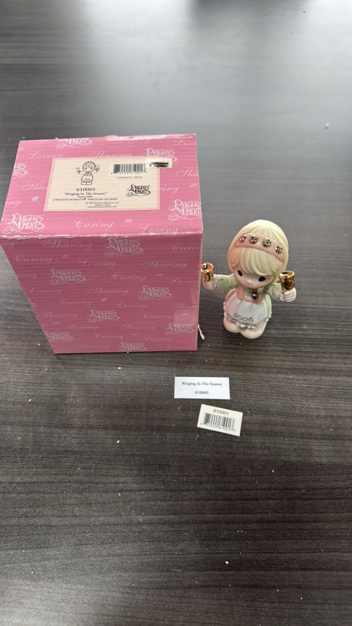 precious moments, 610001, Ringing In The Season dated 2006 figurine