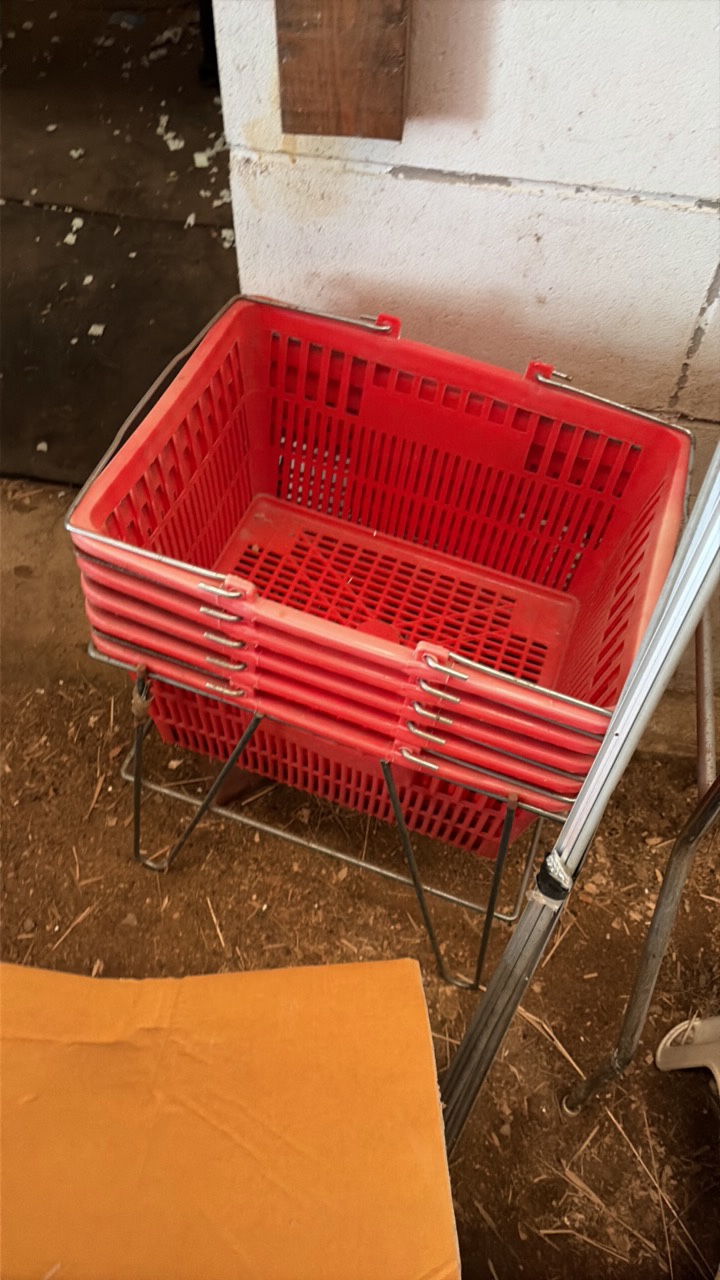 Shopping basket holder with five baskets