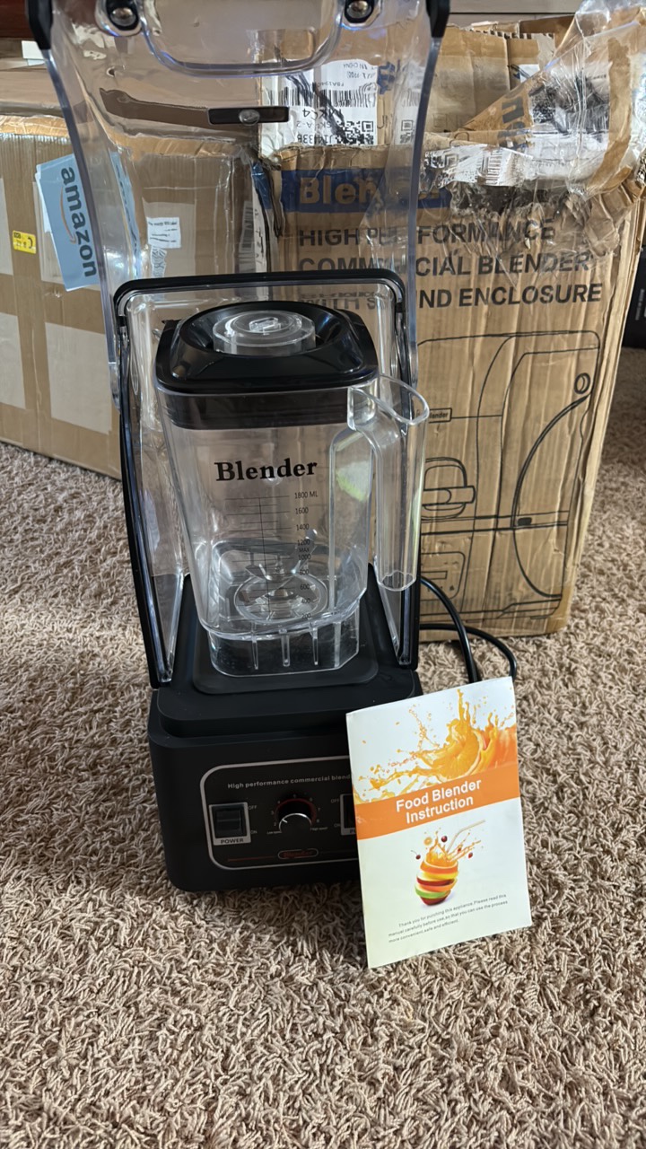Blender, Heavy Duty,Black Lid Has Some Minor Broken Corners But Blender is Tested and Works and Blends