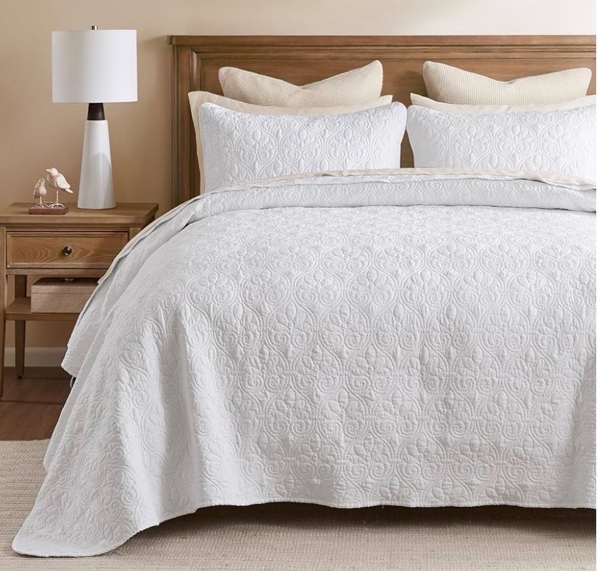 Reversible Quilt Set Damask Design, Double Sided Stitching All Season, Lightweight Bedspread Bedding Set, Matching Sham, White, Twin(81x110) 2 Piece Fits a Twin Sized Mattress