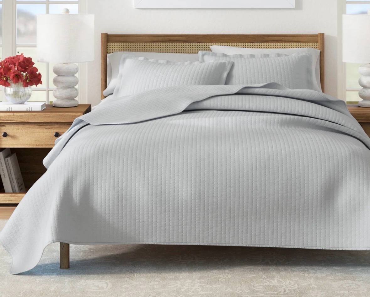 Solid Quilt - Alicia Collection Dark Gray TwinTwin XL Bed Size