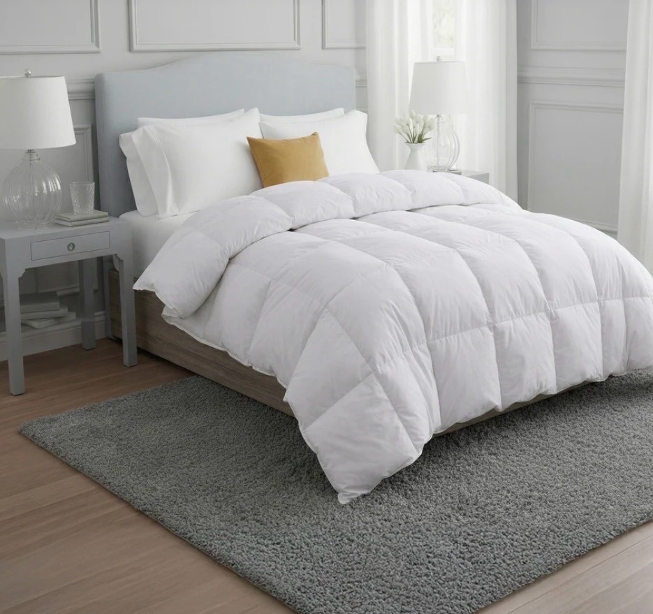 Martha Stewart Brand White Feather and Down Comforter 100% Comforter FullQueen Bed Size