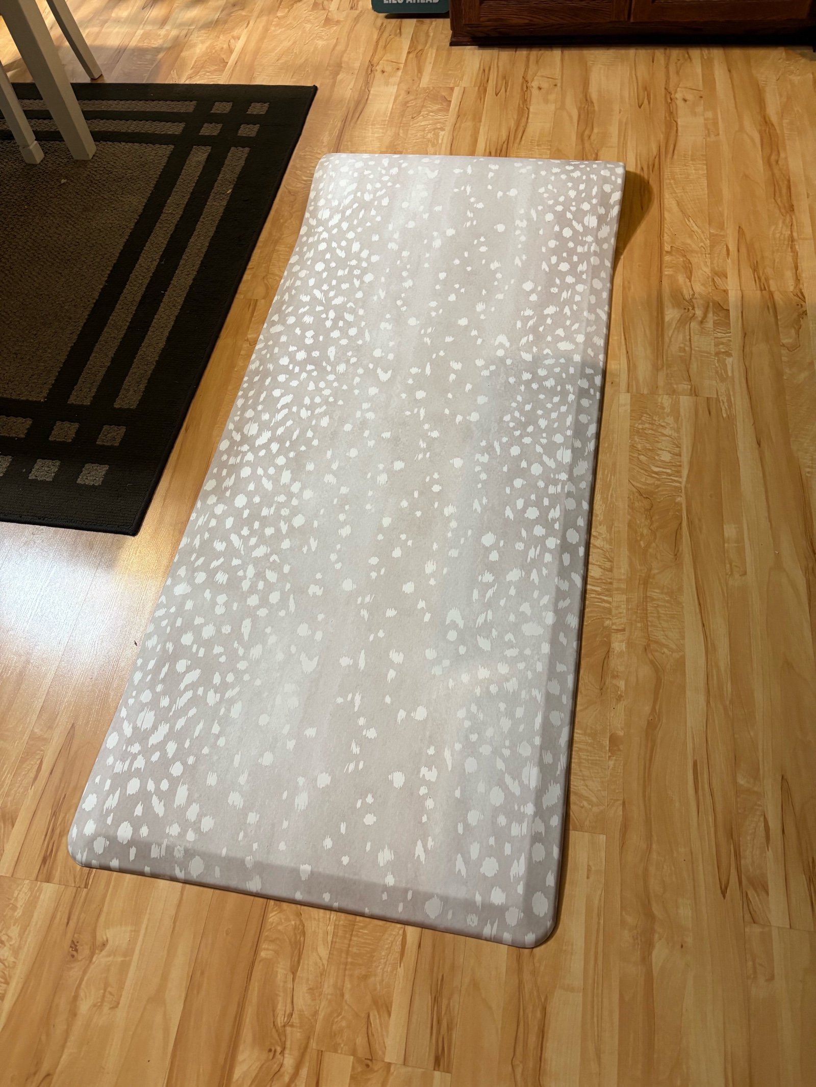Anti Fatigue Mat Gray and White Color, Thick Material for Long Periods of Standing, 6 Feet Long x 2.5 Feet Wide