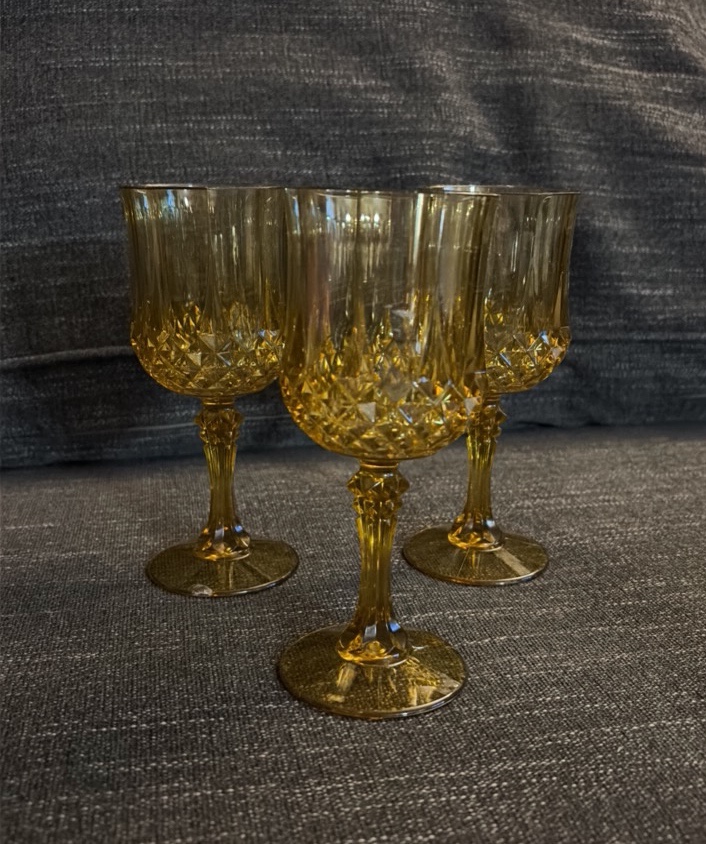 Plastic wine glasses - pack of 45 - vintage brown color - great for parties, anniversaries, birthdays or holiday