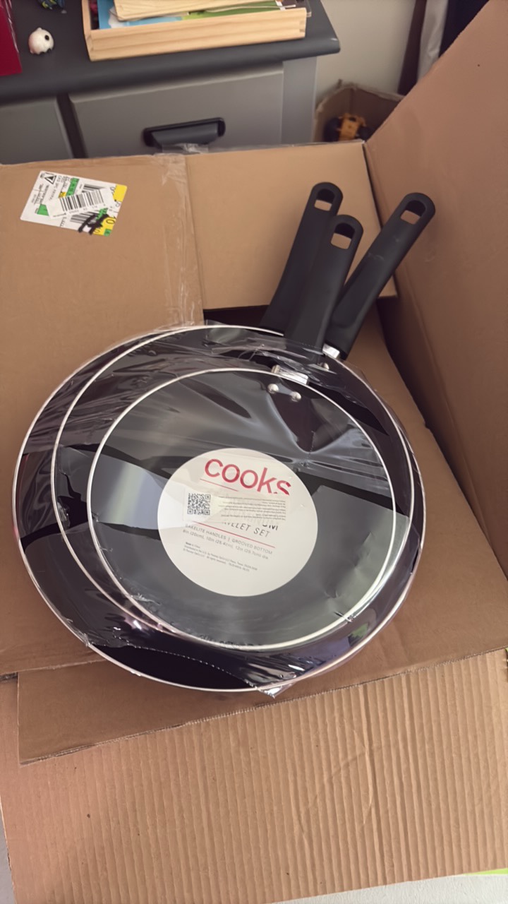 Cooks Brand Cooking Pan Set, 3 Pans, Red color, 8 inch, 10 inch and 12 inch sized pans, Great for Cabins, First Time Homeowners, College Students or New Homes