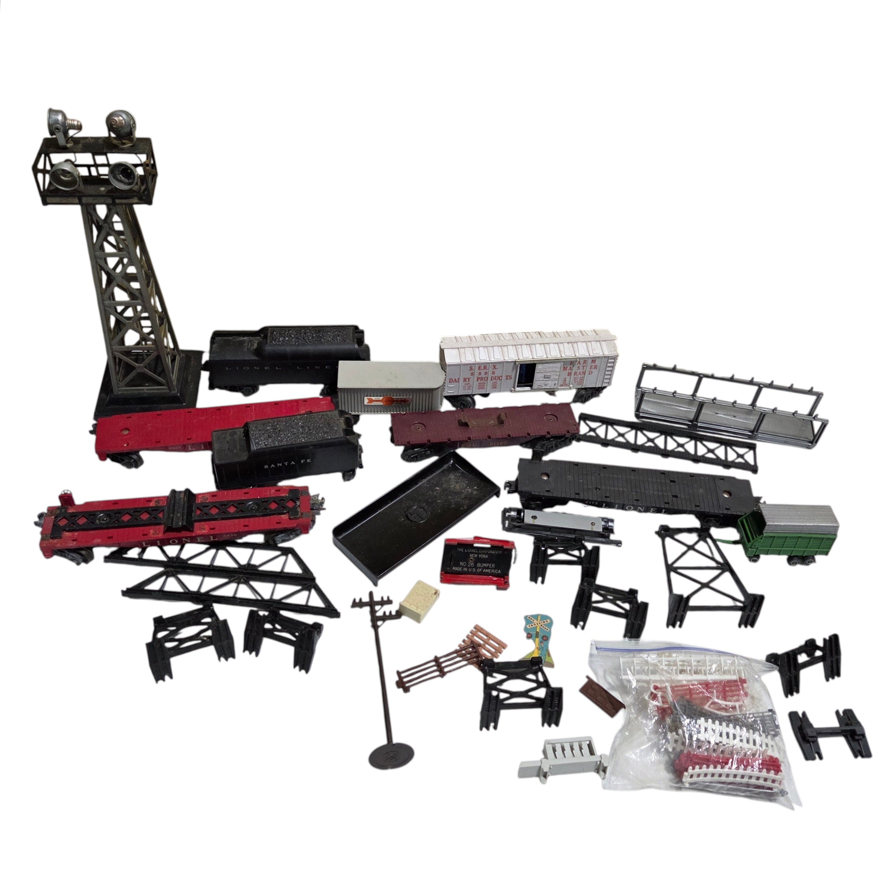 Vintage Lionel O Gauge Train Cars, Accessories, Floodlight Tower & Model Railroad Parts Lot