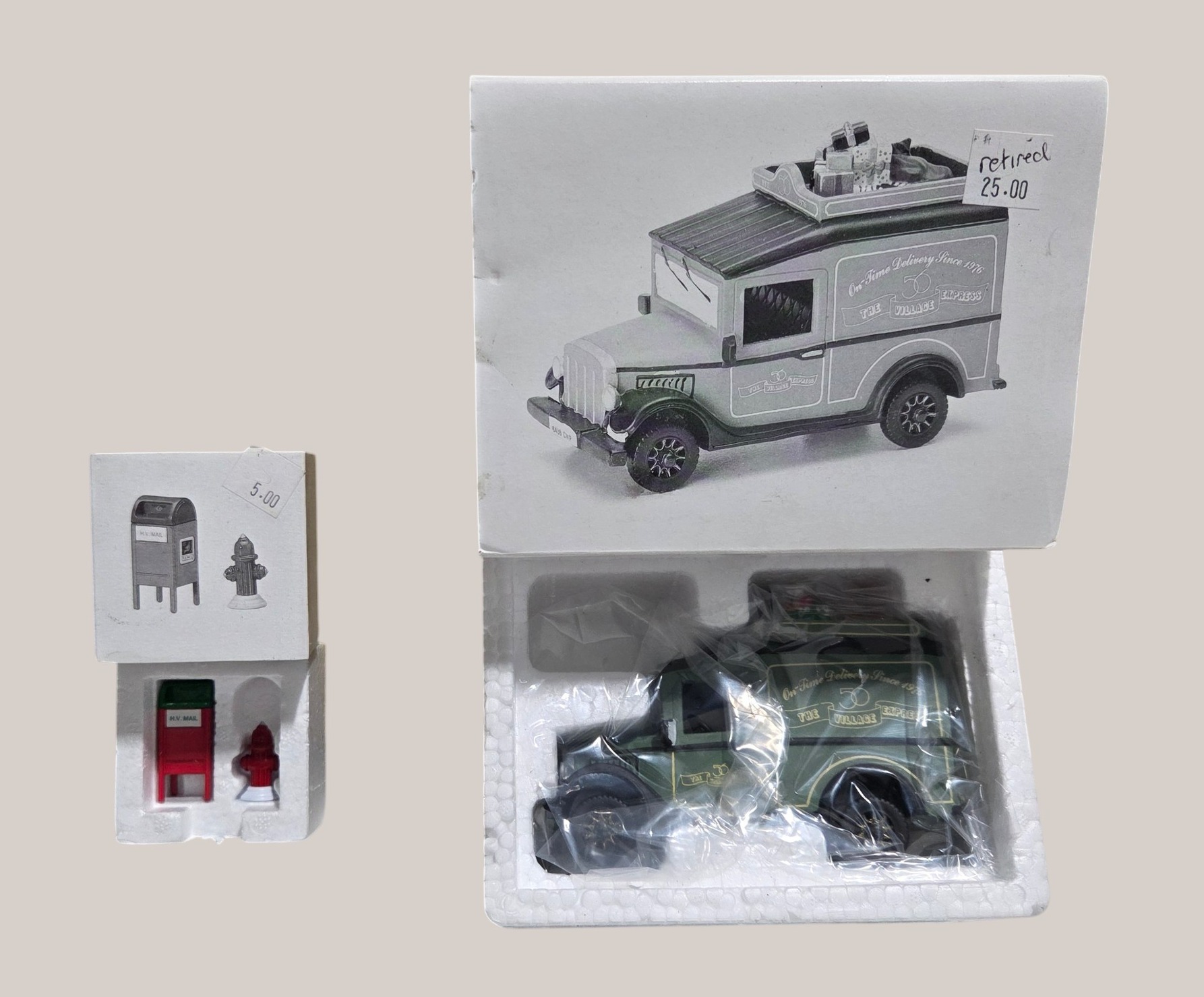 Dept. 56 Heritage Village Village Express Van & Mail Box  Fire Hydrant Accessories