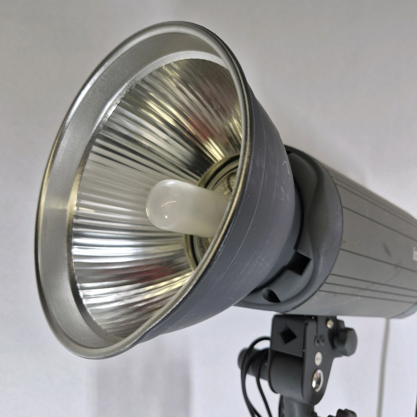 Impact VC-500LR 500Ws Digital Monolight Photography Flash with Stand