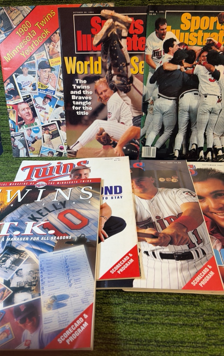 TWINS FAN READERS LOT of 7 Minnesota Reads  Sports Illustrated, Yearbook, & More 