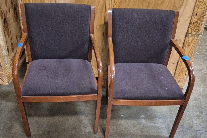 office waiting from chairs
