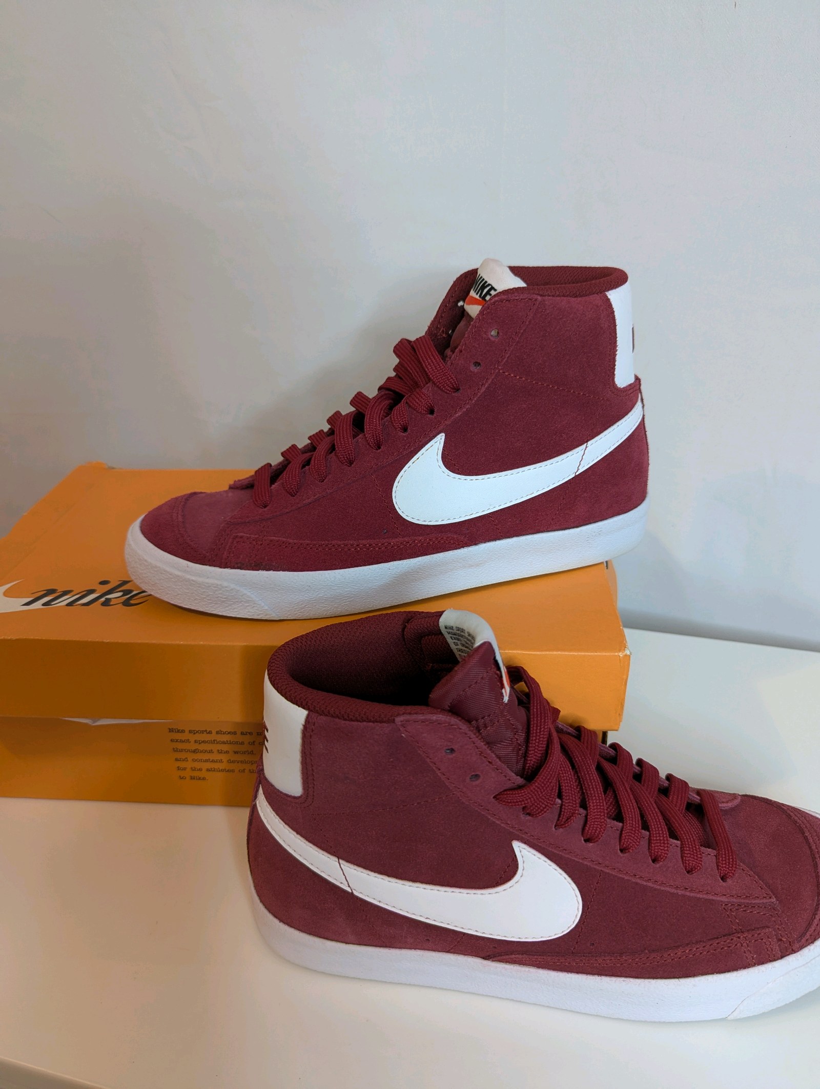 NIB 7Y Nike Blazer Mid 77 Suede sneakers in the Team RedWhite colorway