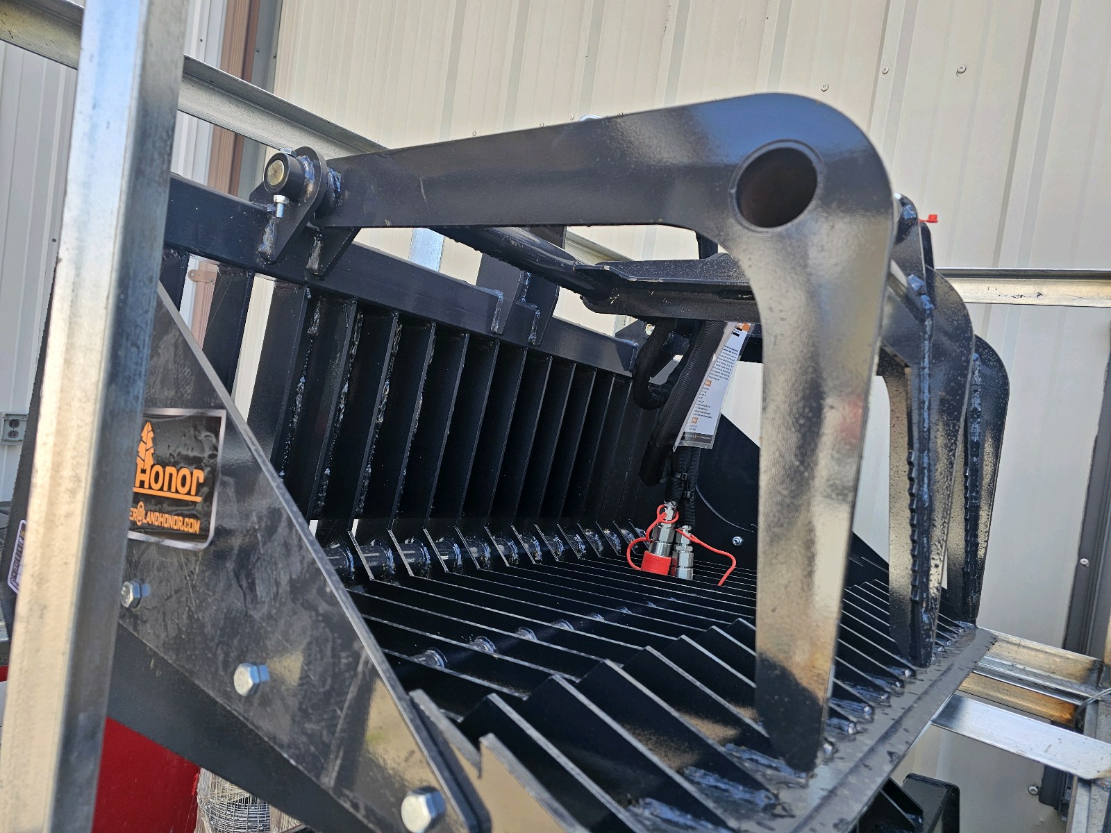 Unused 2026 LandHonor Mini Skid Steer Rock Grapple MRB-72-44W
