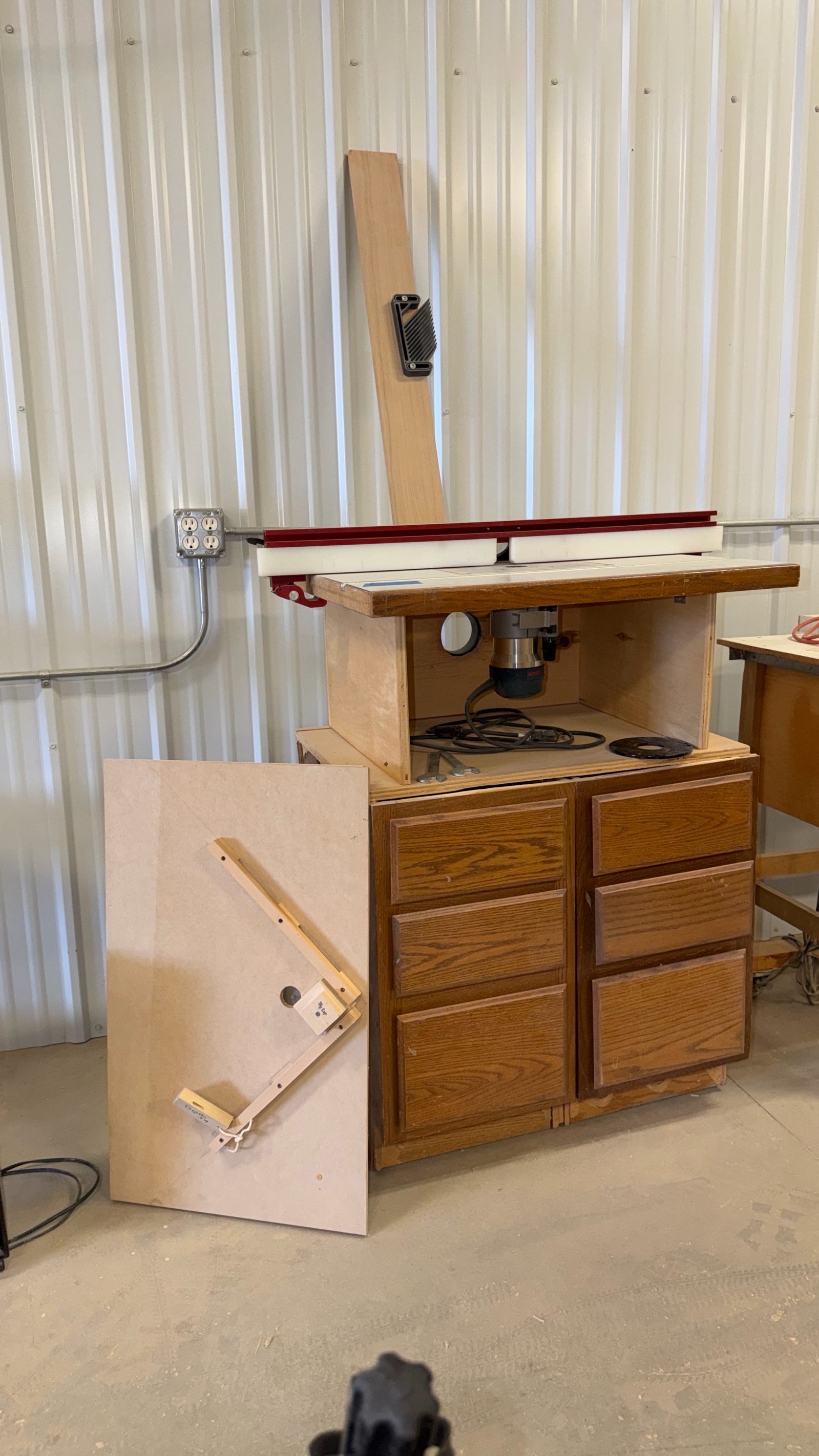 Bosch router, table fence Tapering jig.  6-drawer cabinet