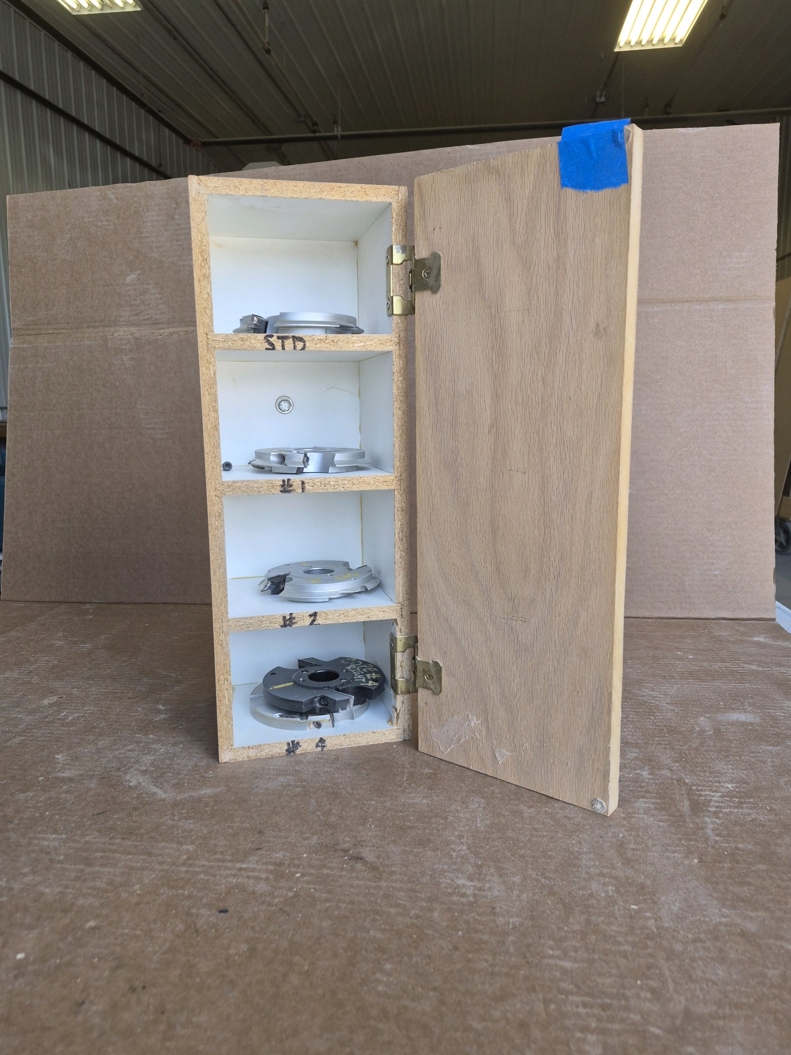 Leitz cutting heads in Cabinet