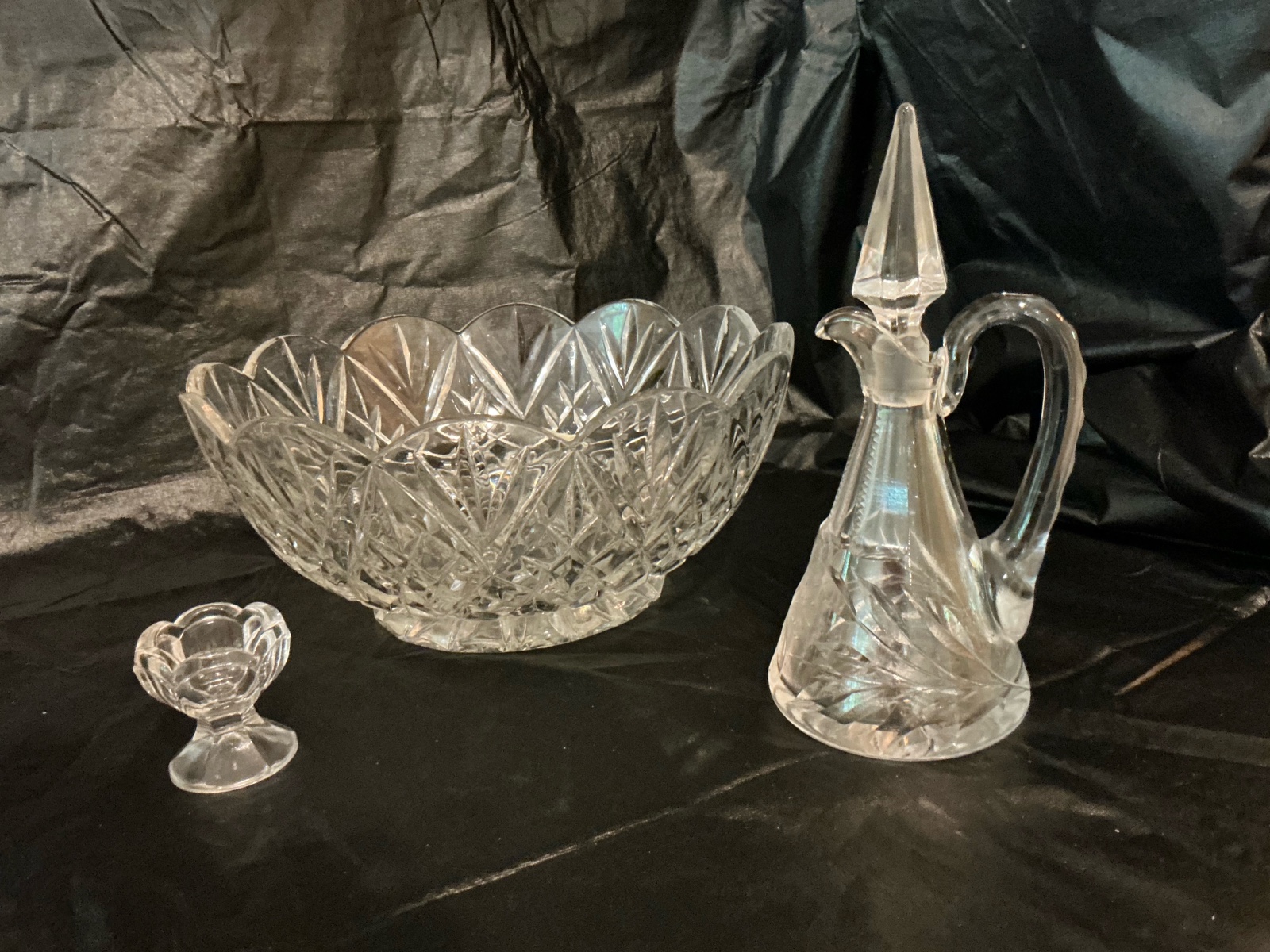 Group of leaded crystal, glass bowl, royal gallery and cruet&nbsp