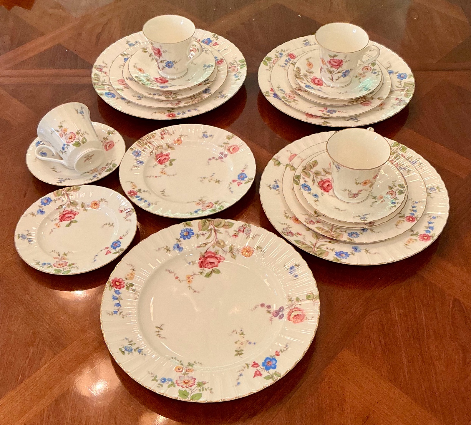 Petite Mikasa Bone Rose Glow fine China 4 place settings dishes