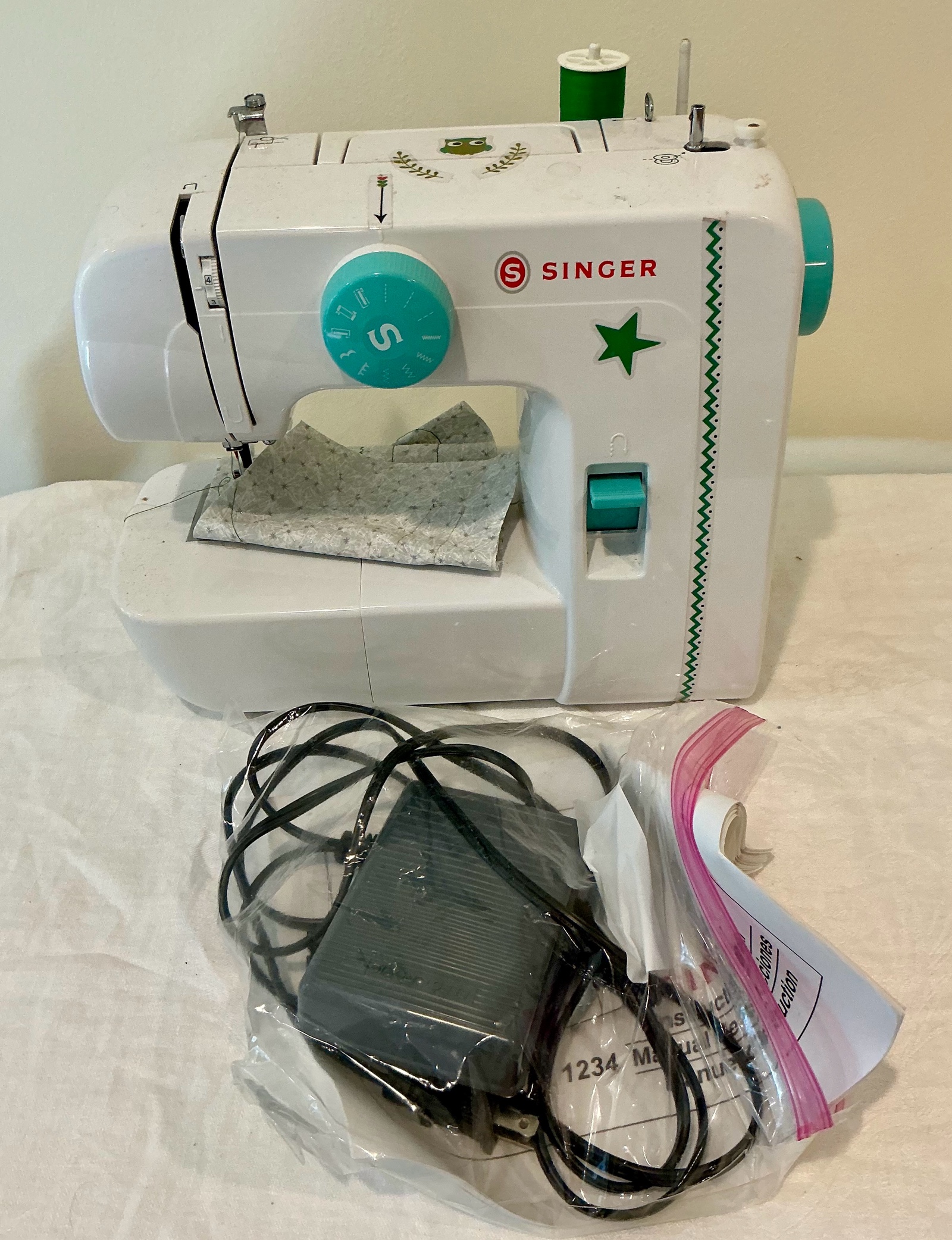 Singer sewing machine Model 1234