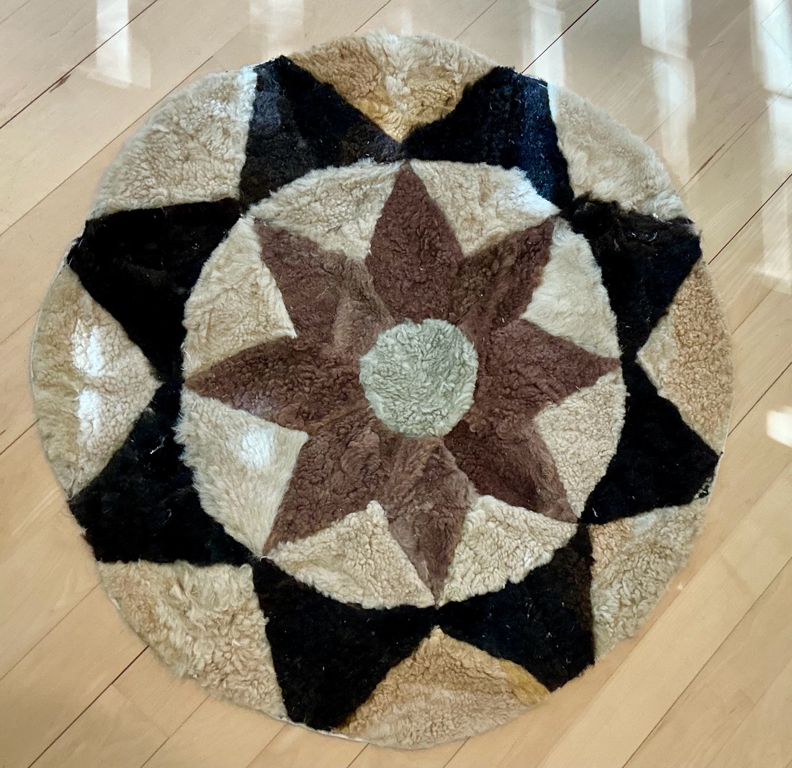 Round Fur Type rug handmade