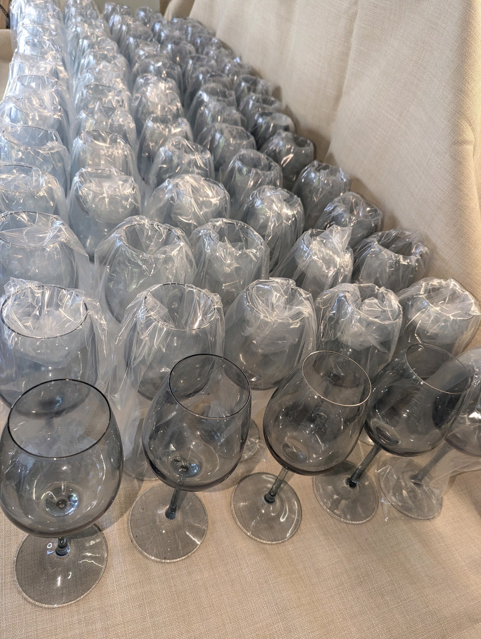(70) NEW Smoke Gray Red Wine Crystal Glasses