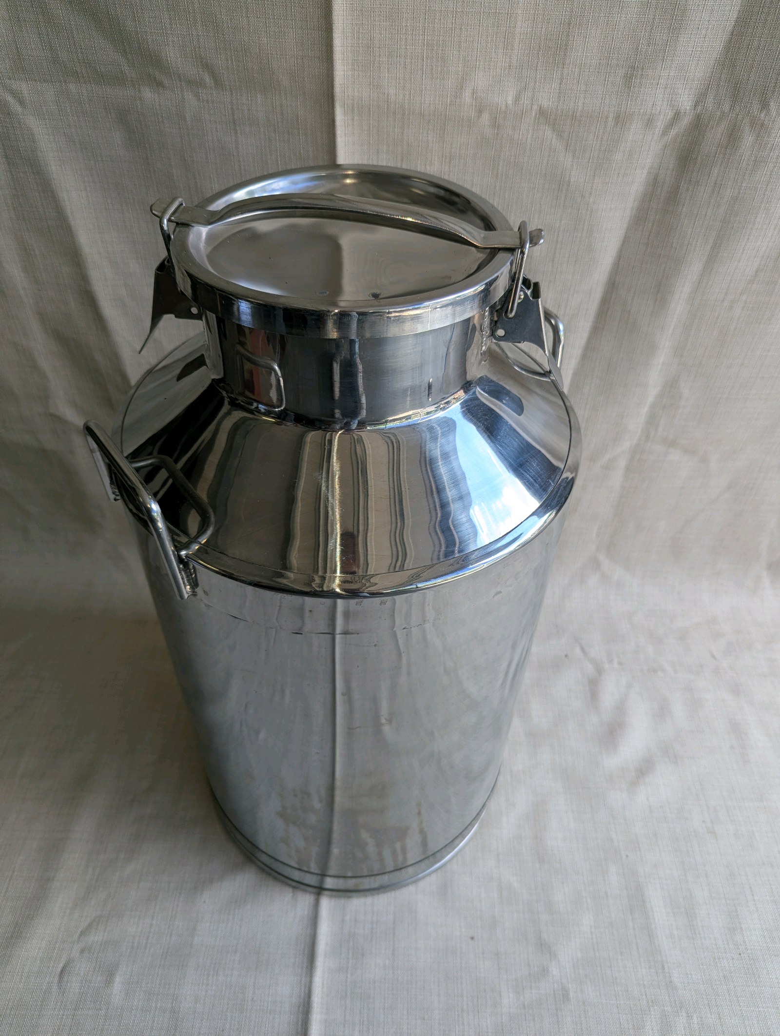 Heavy-duty stainless steel milk can, 27 tall