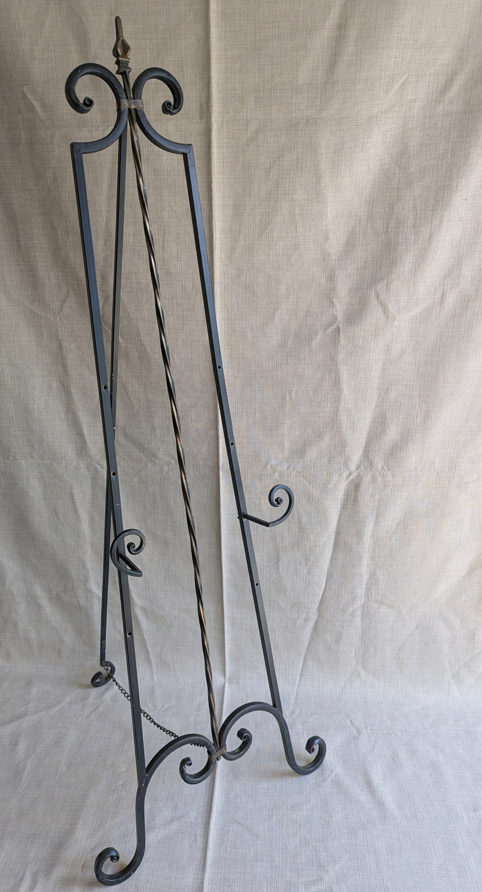 Traditional scroll metal art easel, 5ft