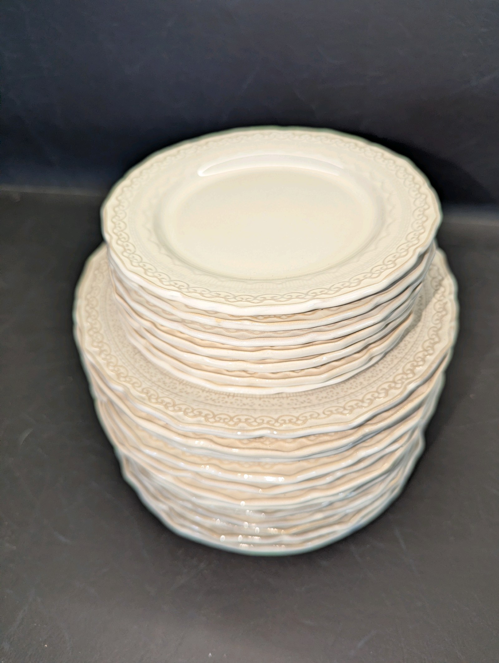 Vintage Bella Vita white porcelain dinner plate set, scalloped edge