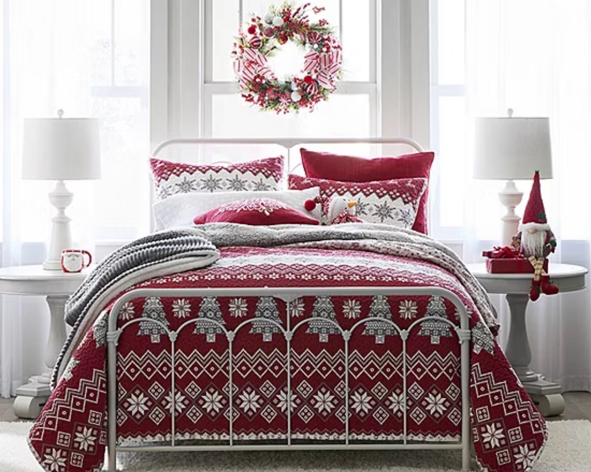 North Pole Trading Co. Holiday Novelty Stripe Quilt Set, One Quilt and One Sham, Great for Twin Sized Bed, Holiday Themed