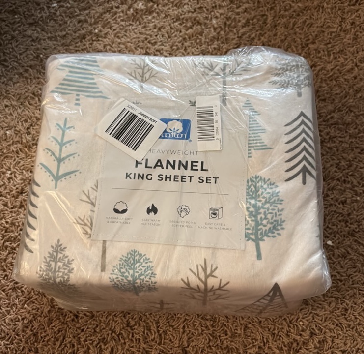 Cotton Brand Heavyweight Flannel King Sheet Set Winter Holiday Themed Sheet Set, One Fitted Shest 78 x 80 One Flat Sheet 108 x 102 and Two King Pillowcases 20 x 40