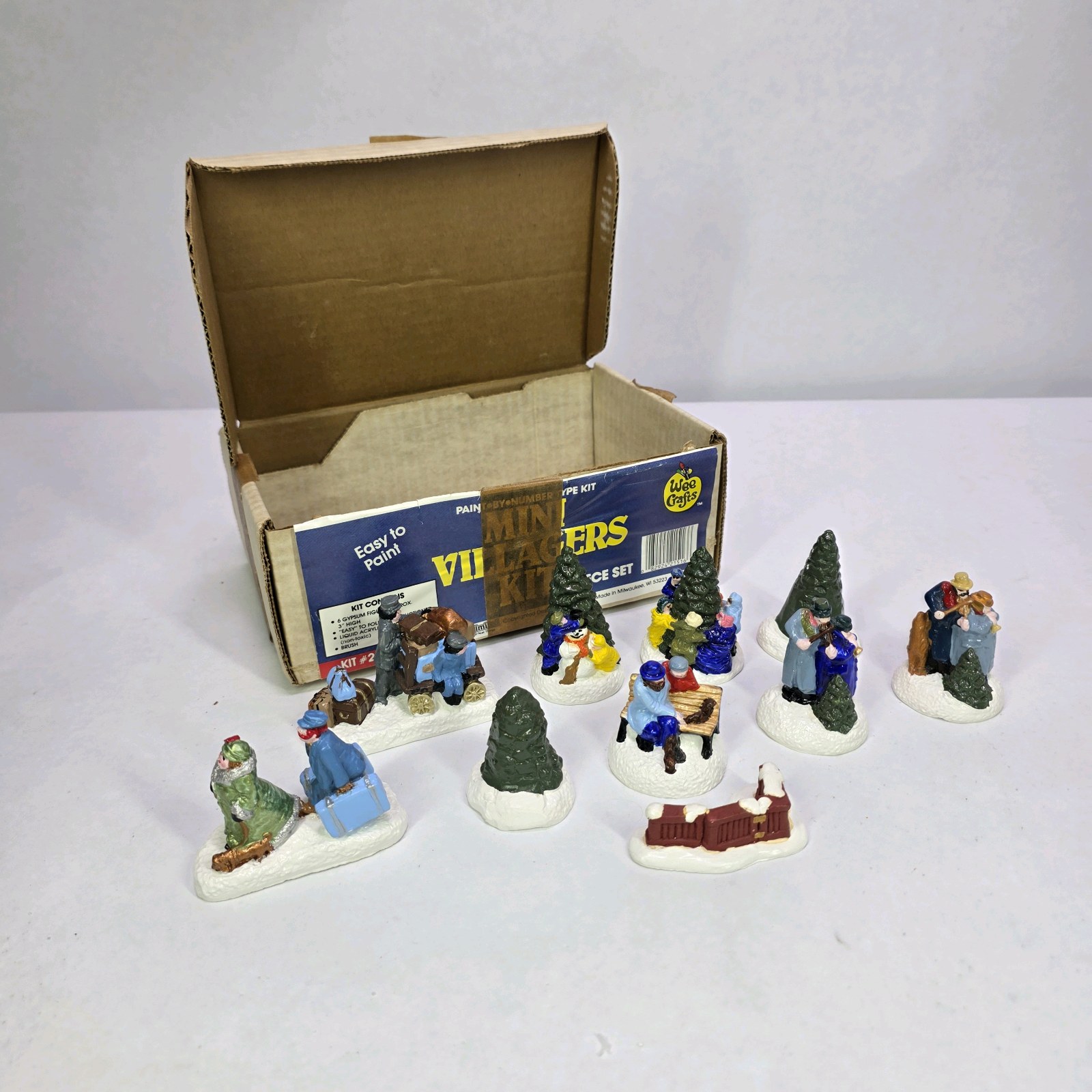 Vintage Country Villagers 8 Piece Figurine Set With Box