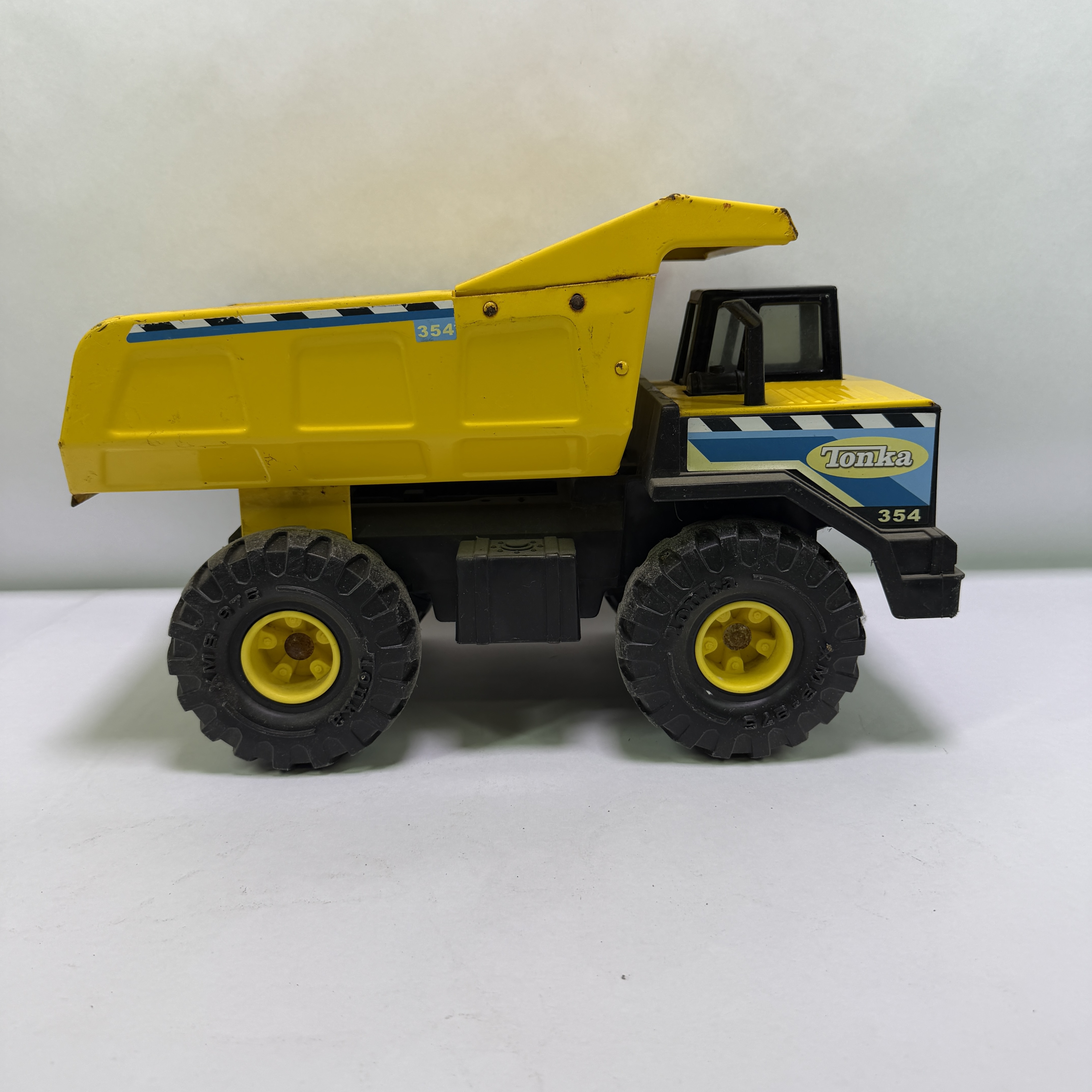 Vintage Tonka 354 Yellow Dump Truck Construction Toy