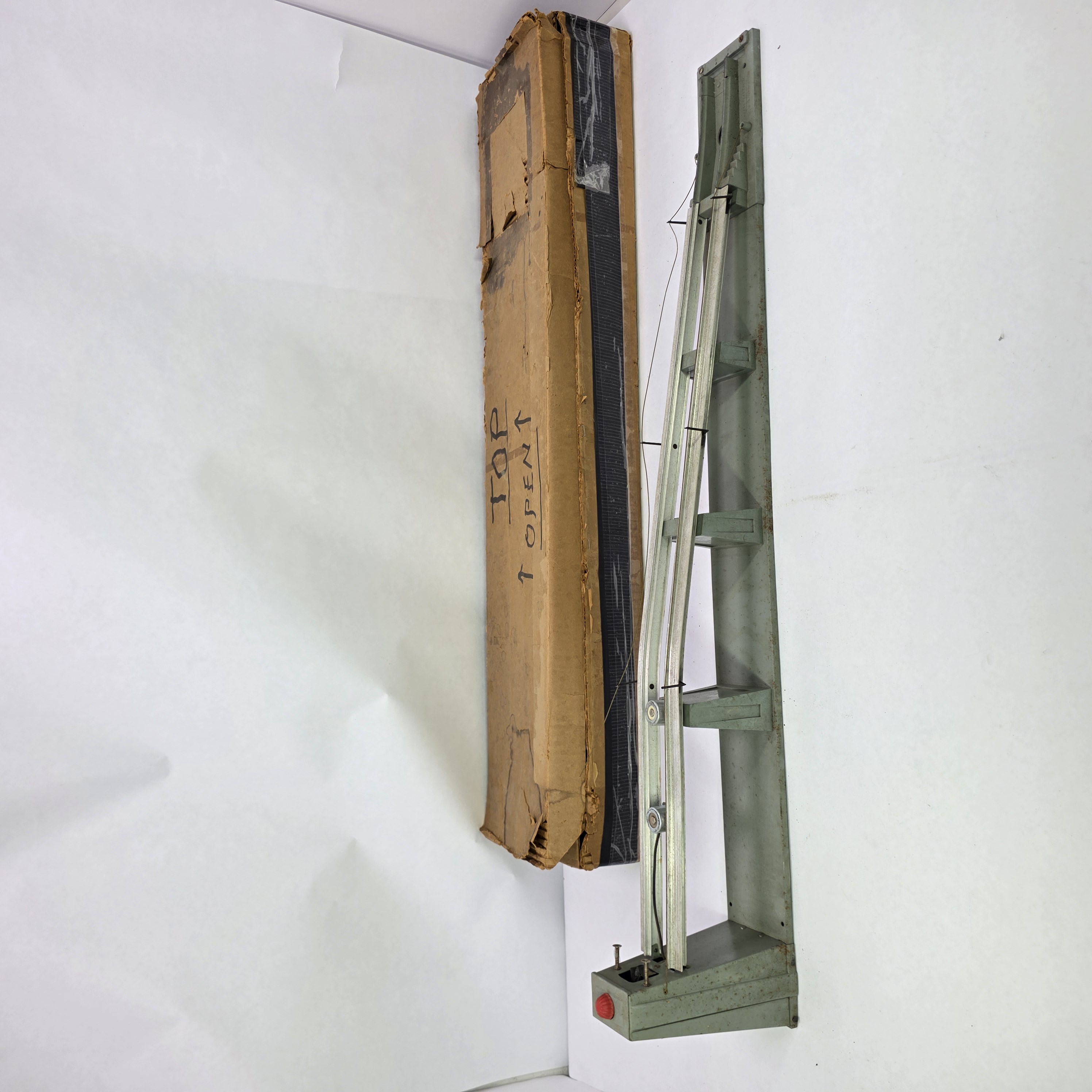 Vintage Model Train Operating Track Uncoupler Unloader Section with Box
