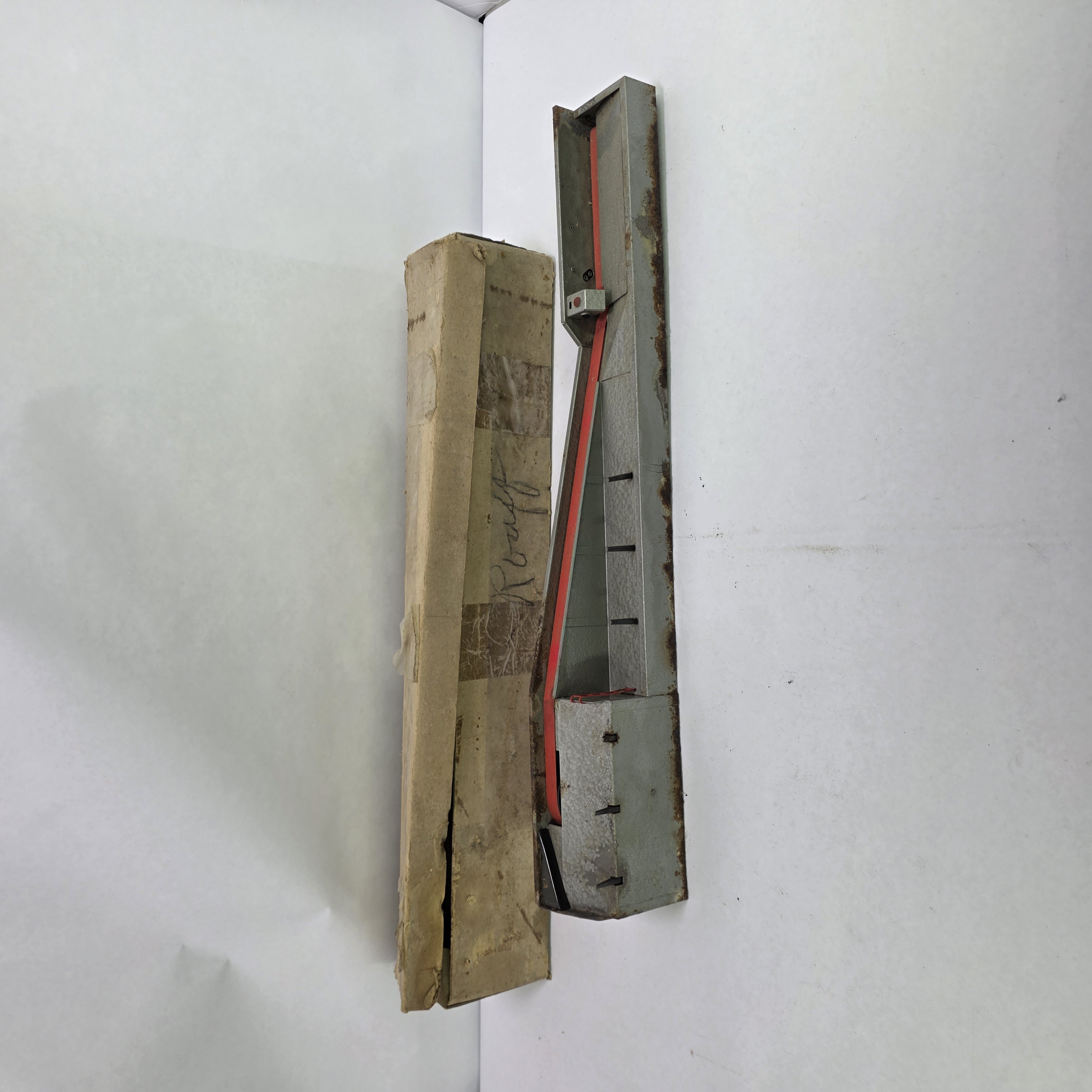 Vintage Model Train Metal Unloading Track Ramp Accessory with Box