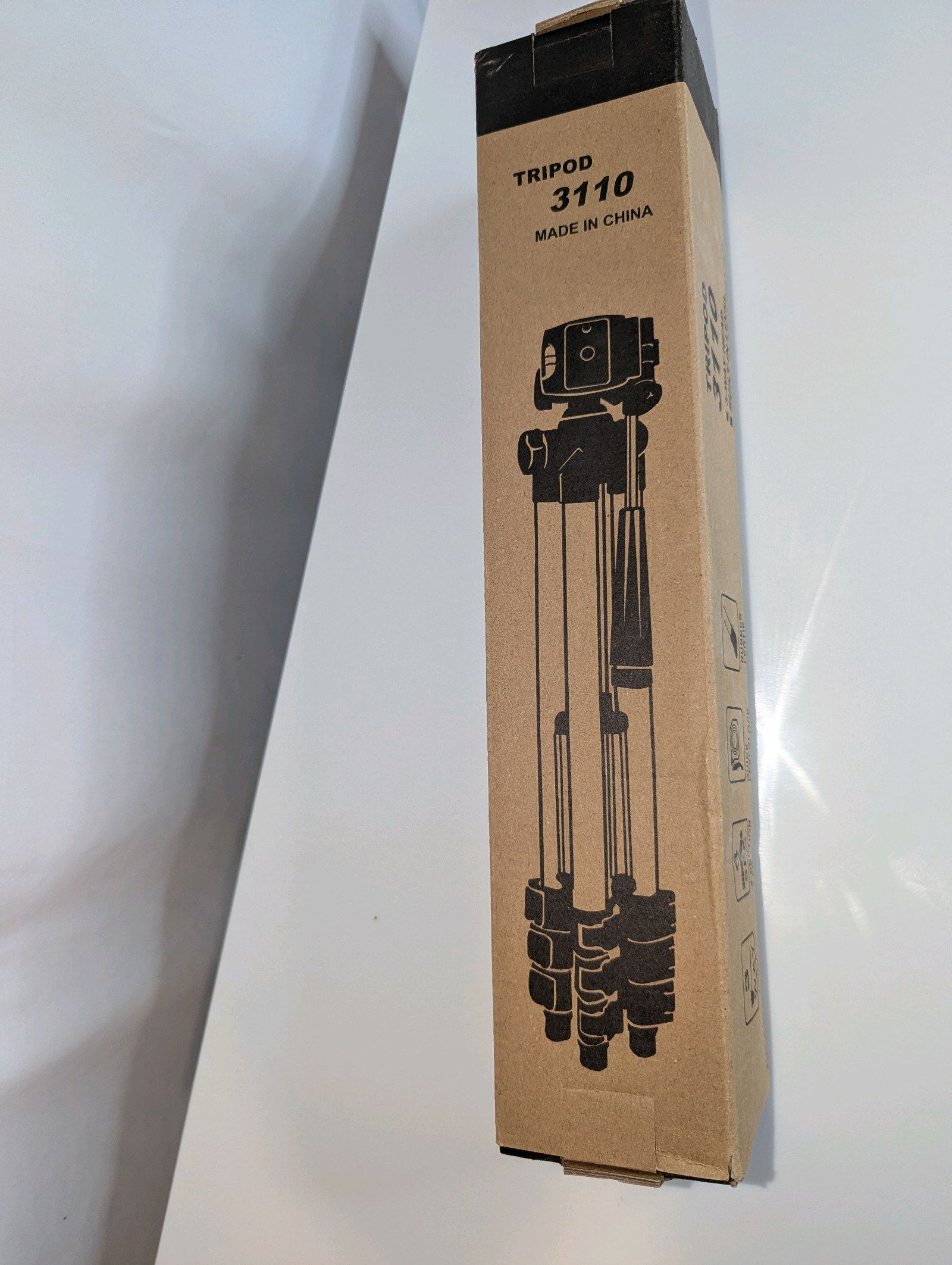 NIB portable 3110 camera tripod stand