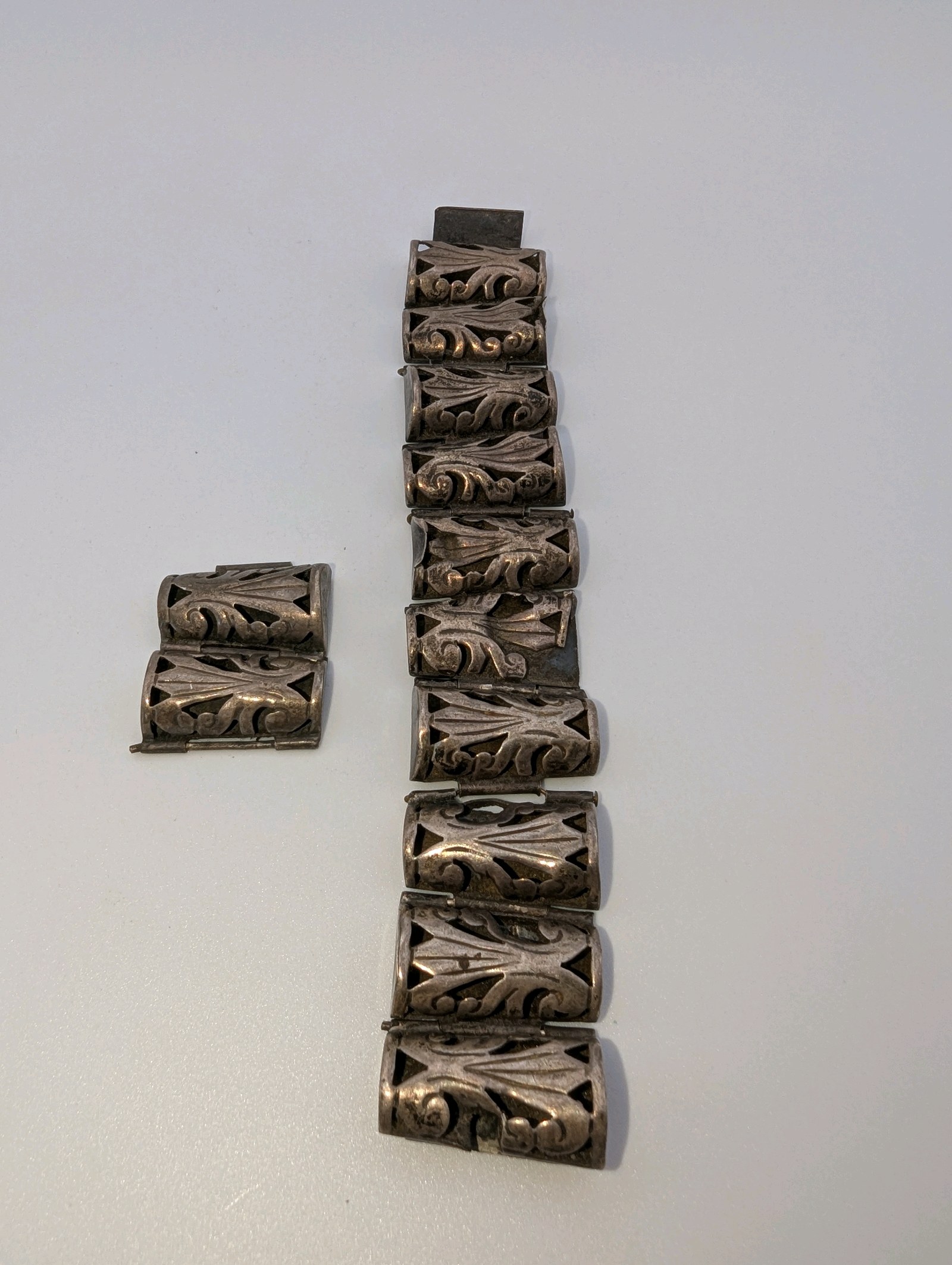 Vintage Taxco 925 Sterling Silver hinged bracelet shadowbox panels